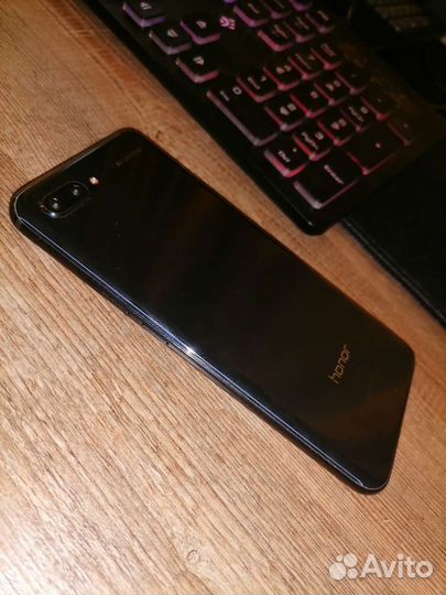 HONOR 10, 4/64 ГБ