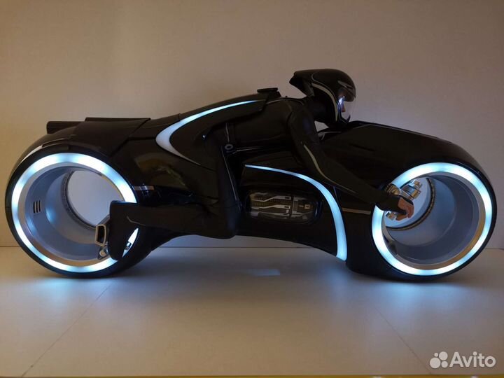 Hot Toys Tron Sam Flynn Light Cycle mms142