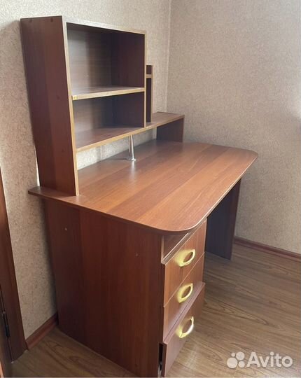 Письменный стол