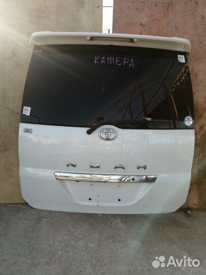 Дверь багажника Toyota Noah AZR60