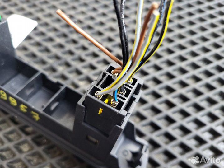 Кнопка обогрева сидений передняя Opel Astra G F35