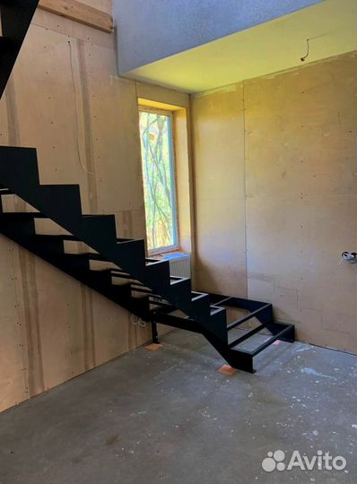 Лестница забежная под ключ