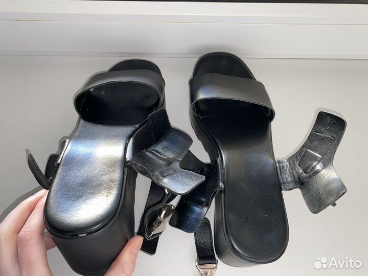 Сандалии на платформе