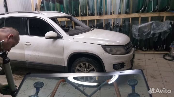 Лобовое стекло Фольксваген Тигуан