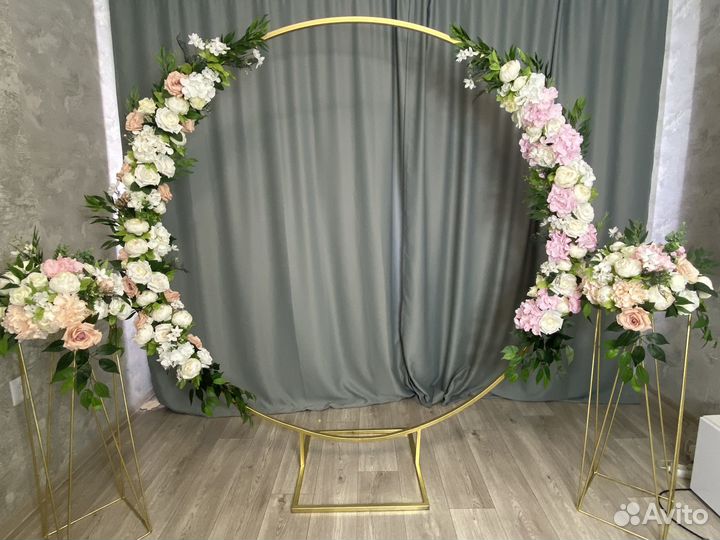 Свадебная арка в аренду. Стойки. Декор зала