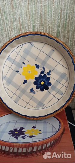 Блюдо керамическое в бамбуковой корзине