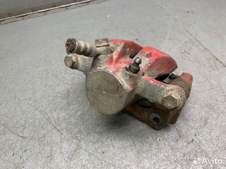 Суппорт задний правый Toyota Avensis T250