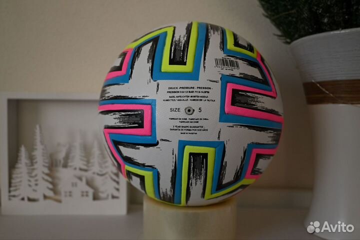 Футбольный мяч adidas uniforia 2020
