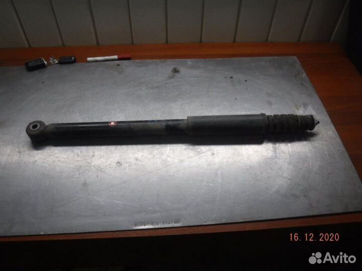 Амортизатор задний левый Nissan Terrano F4R 2014