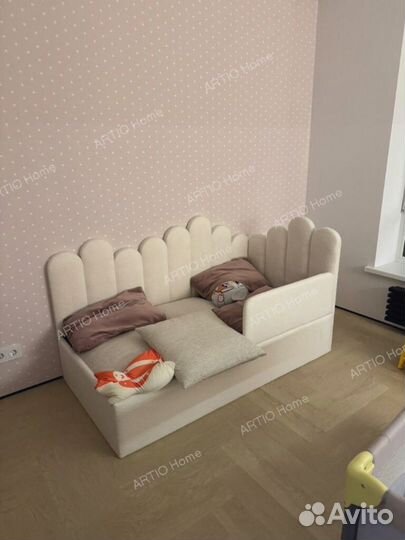 Детская кровать с изголовьем