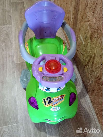 Детская машинка каталка с ручкой