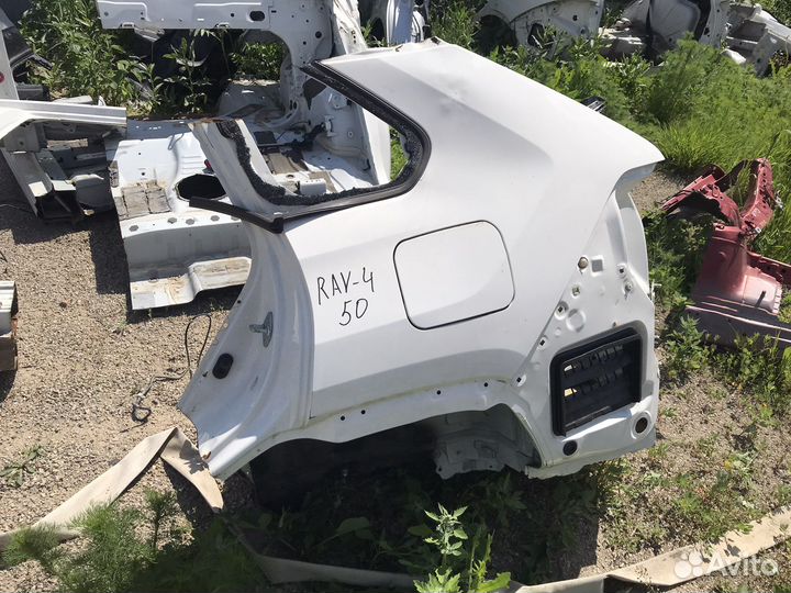 Четверть контрактная левая задняя Toyota Rav-4