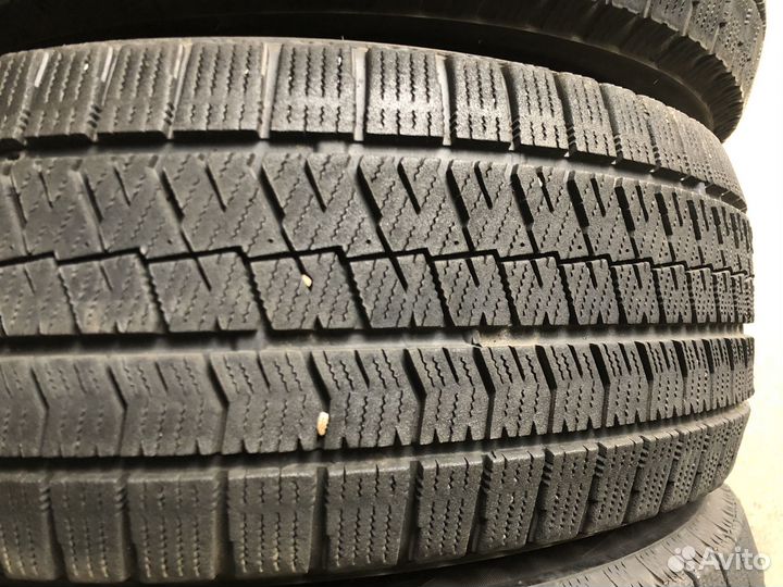 Bridgestone Blizzak VRX2 215/50 R17