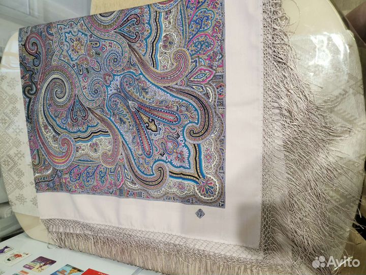 Павлопосадская шаль Драгоценная