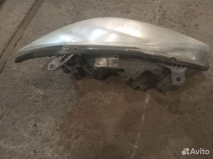 Фара левая Тойота Королла Е120 хэтчбек