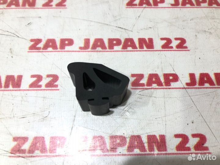 Отбойник капота Toyota Land Cruiser Prado