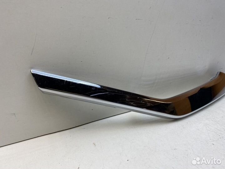 Молдинг переднего бампера правый Mitsubishi Eclips