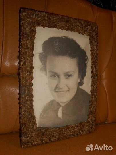 Старинное фото девушки на дереве.1930-40х.г