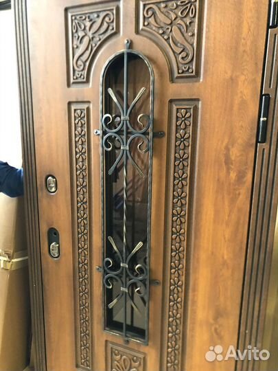 Входная дверь с терморазрывом/ с ковкой/ с окном