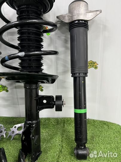 Комплект стоек Toyota Camry axvh70 axvh75