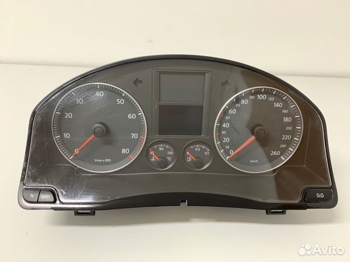 Панель приборов Volkswagen Golf