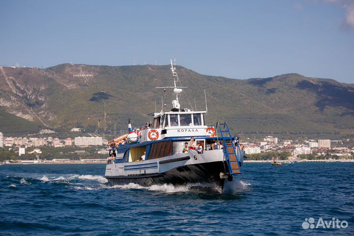 Прогулка на Теплоходе к Скале Парус