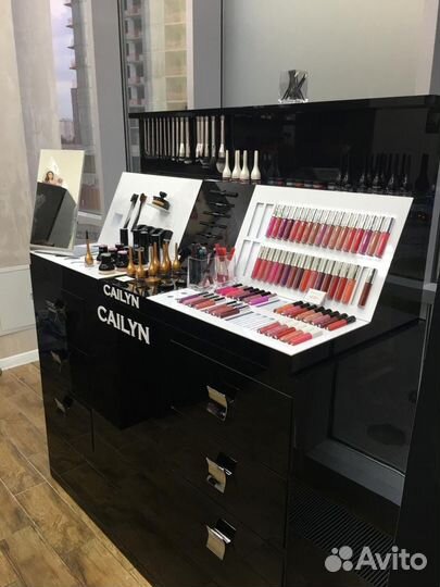 Стенд для косметики Cailyn