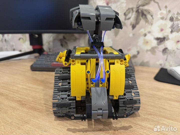 Робот Валли lego