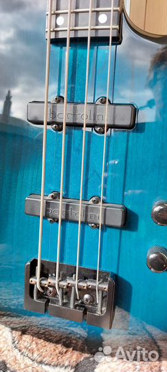 Американский бас Carvin LB20