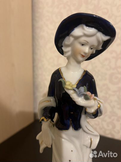 Статуэтка фарфор
