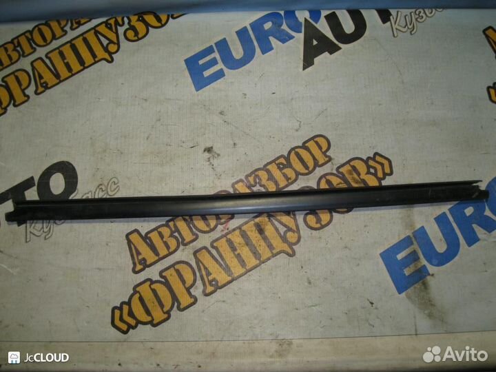 Молдинг стекла на renault duster HSA, HSM