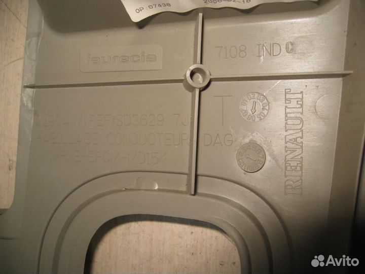 Накладка торпедо подрулевая Renault Megane 2 (LM0