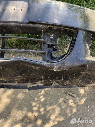 Продам бампер передний