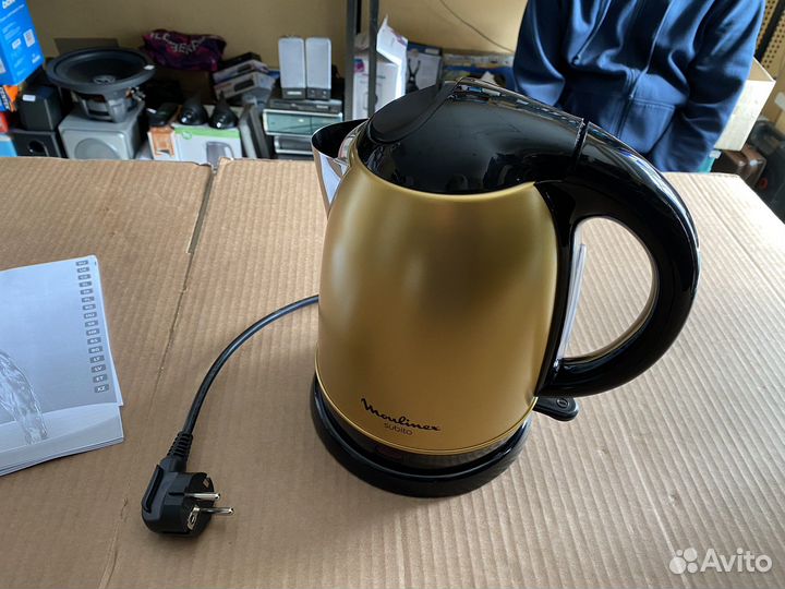 Электрочайник Moulinex Subito BY530H30