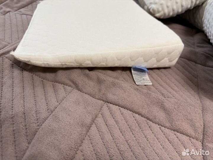Подушка для новорожденных новая