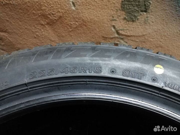 Bridgestone Blizzak Spike-02 225/45 R18 91T