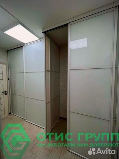 Гардеробная система с дверями купе