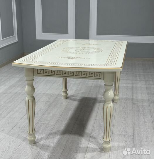 Стол и стулья Кухонный стол