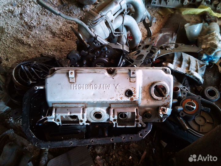 Клапанная крышка Митсубиси Лансер 9 1,6