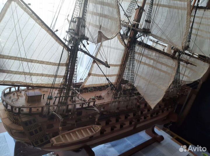 Модель парусника 12 апостолов из дерева