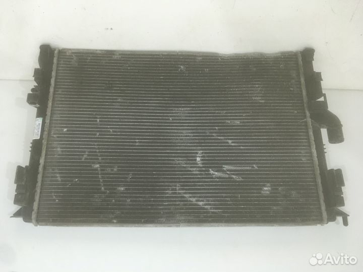 Радиатор охлаждения на Рено Логан