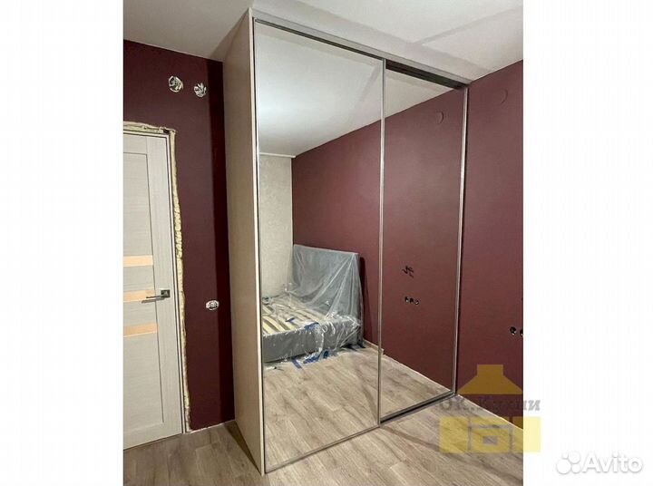 Шкаф с зеркалом