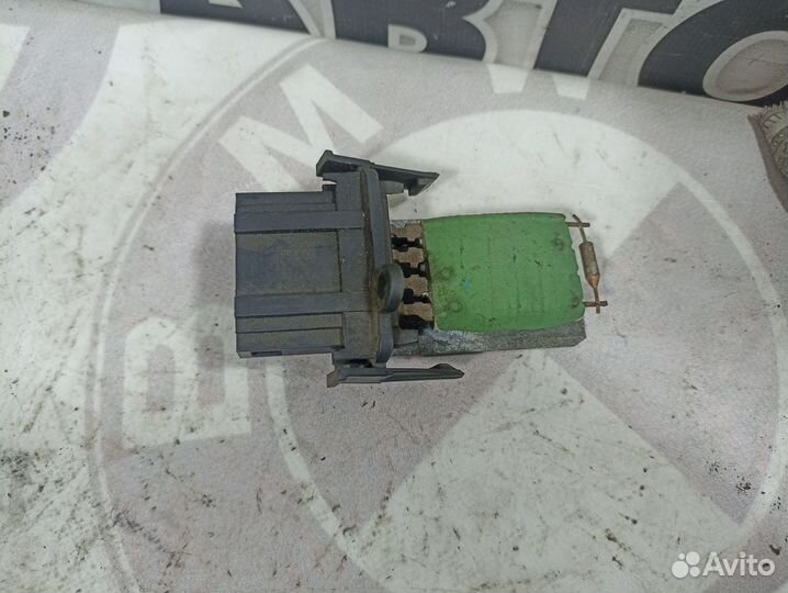 Резистор печки Volkswagen Golf 3