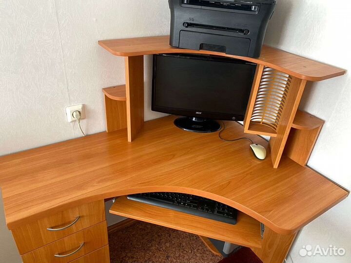 Компьютерный стол