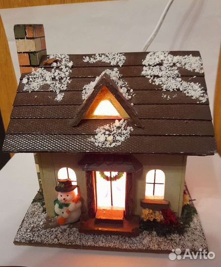 Домик с электрической подсветкой