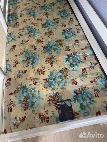 Кровать двухьярусная домик