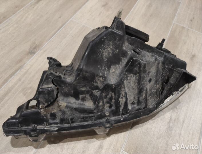 Фара битая правая Renault Logan Largus
