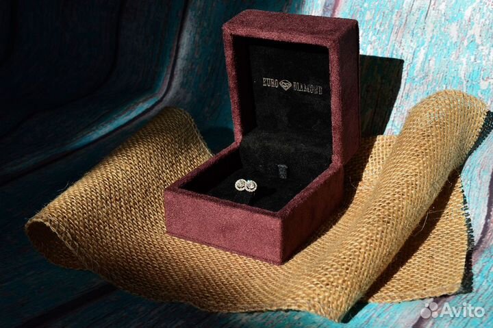 Пуссеты из белого золота с бриллиантами 0,64.Серт