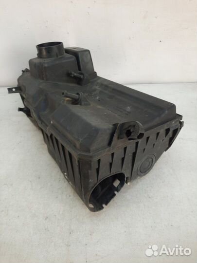 Корпус воздушного фильтра Volvo S40 седан 2.4