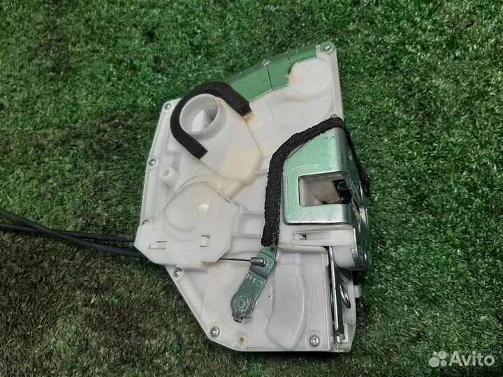 Замок двери передней правой Suzuki SX4 2007